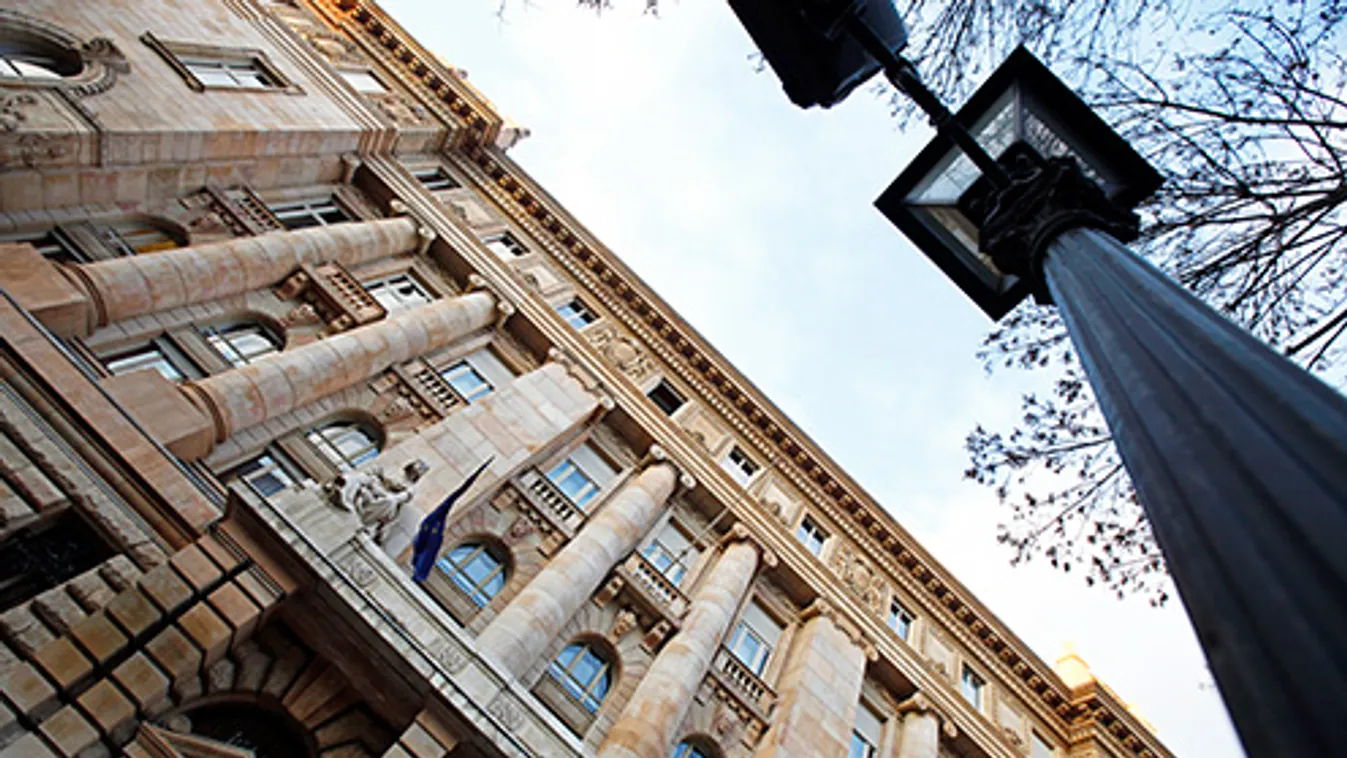 MNB: a veszteséget mi fizetjük, a nyereség szabad préda?