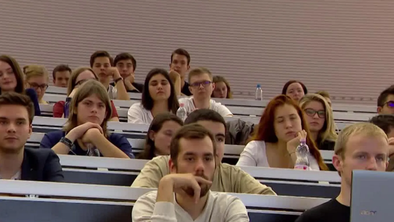 Navracsics Tibor: Nincs veszélyben az Erasmus-program a magyar diákok számára