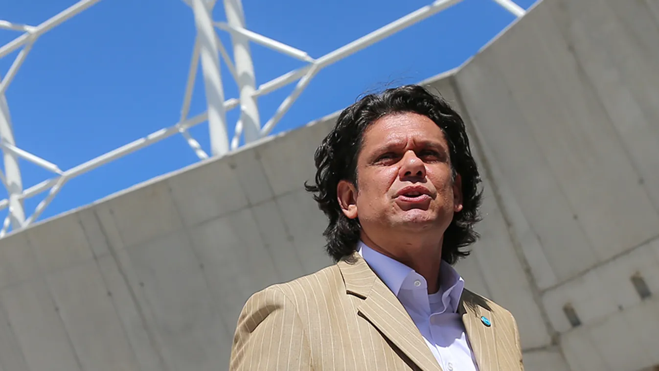 Brüsszel zsarol és büntet