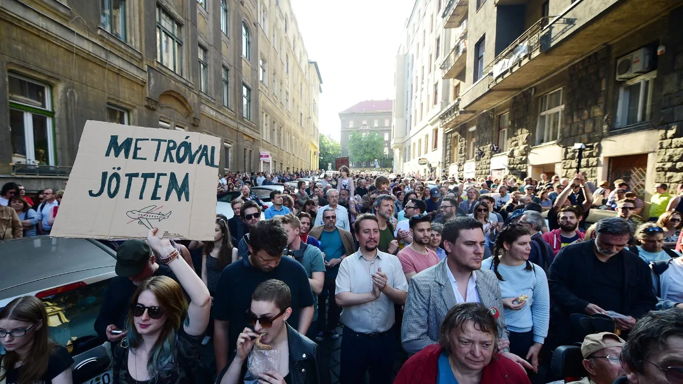 Ezt nem tűrhetjük! – a sajtó munkatársaiért demonstráltak