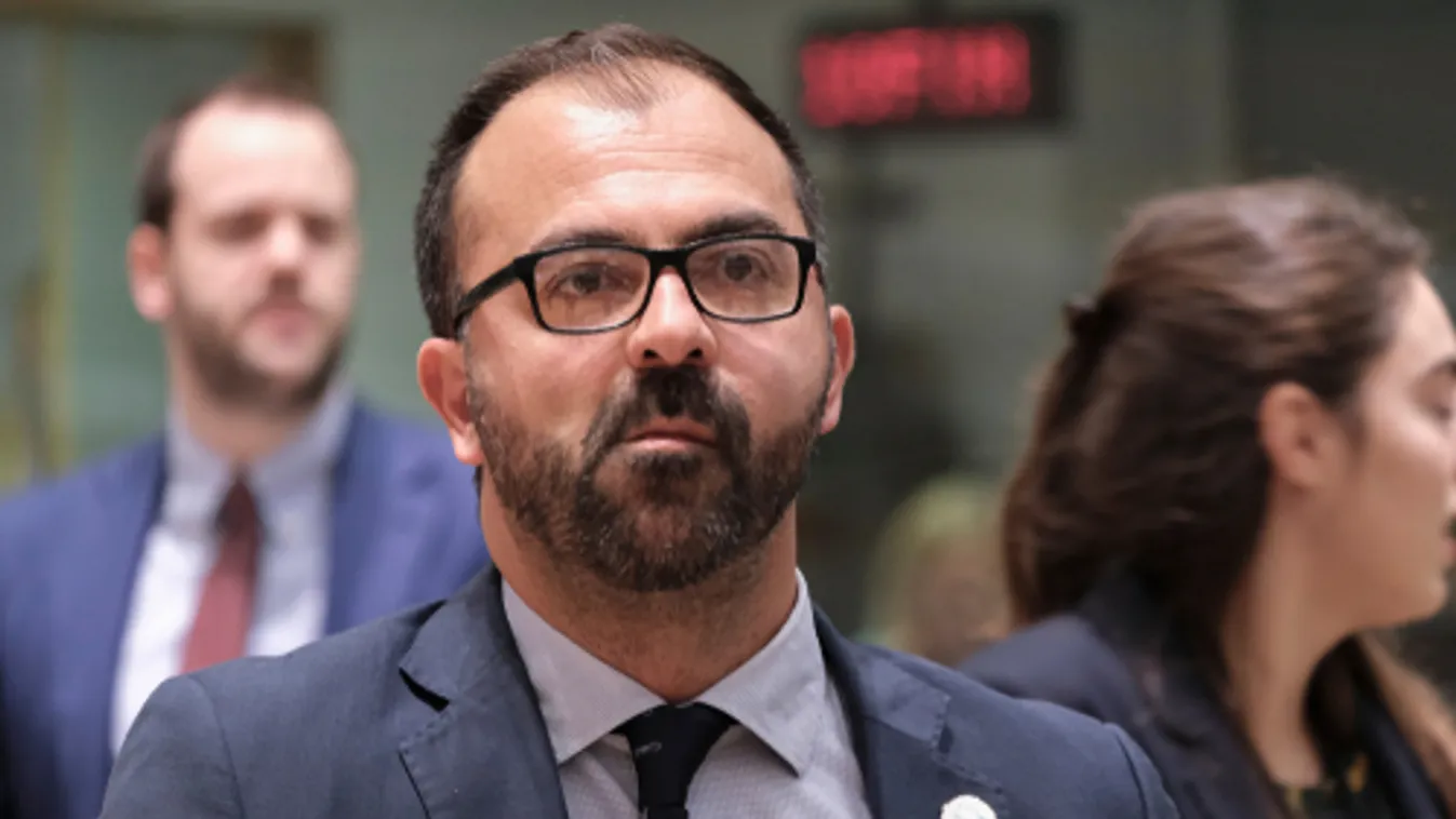 Benyújtotta lemondását az olasz oktatási miniszter