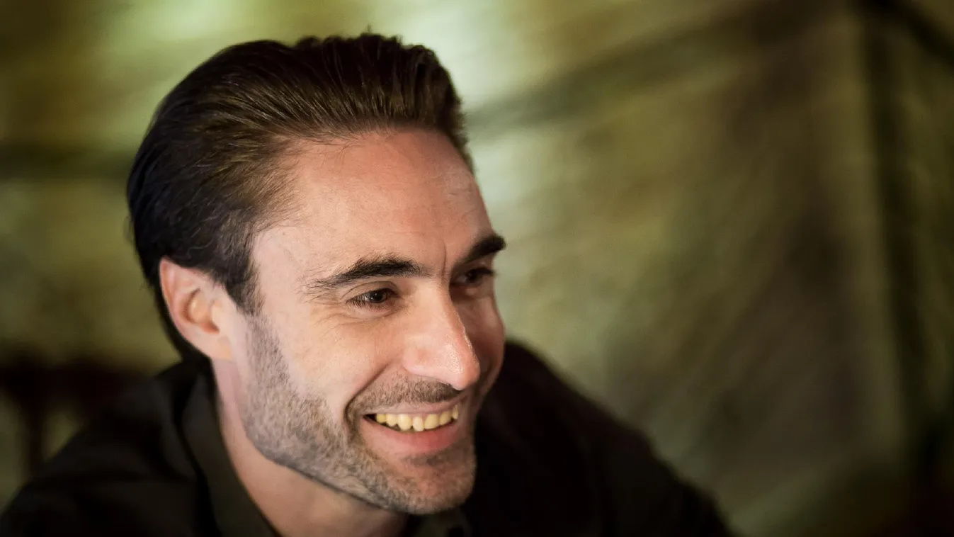 Apáti Bence a Hír TV-ben kekeckedik