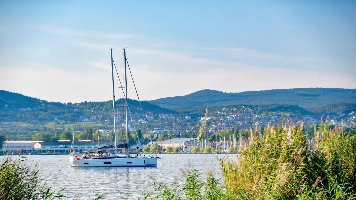 Gőzerővel készülnek a nyári szezonra a Balaton partján