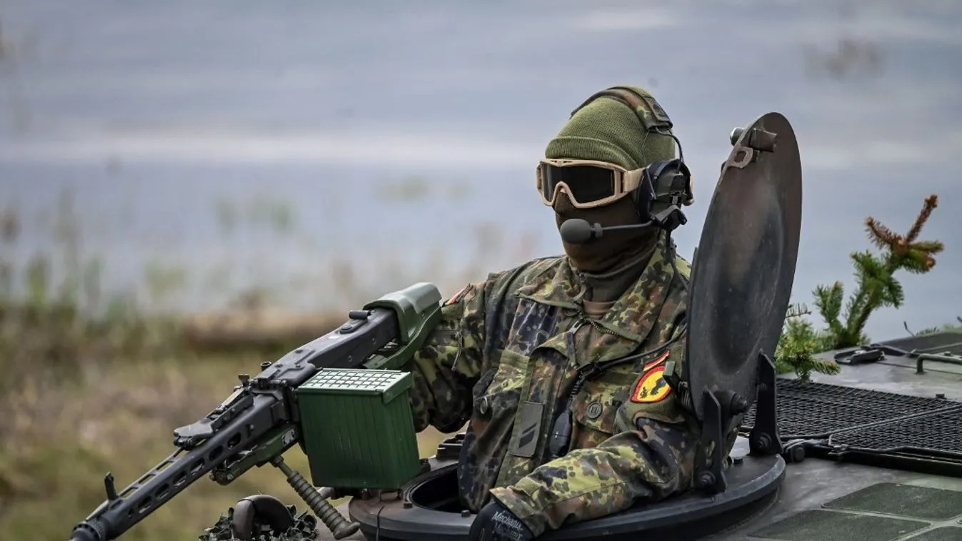 Kötelező uniós sorkötelezettség bevezetéséért lobbiznak német politikusok