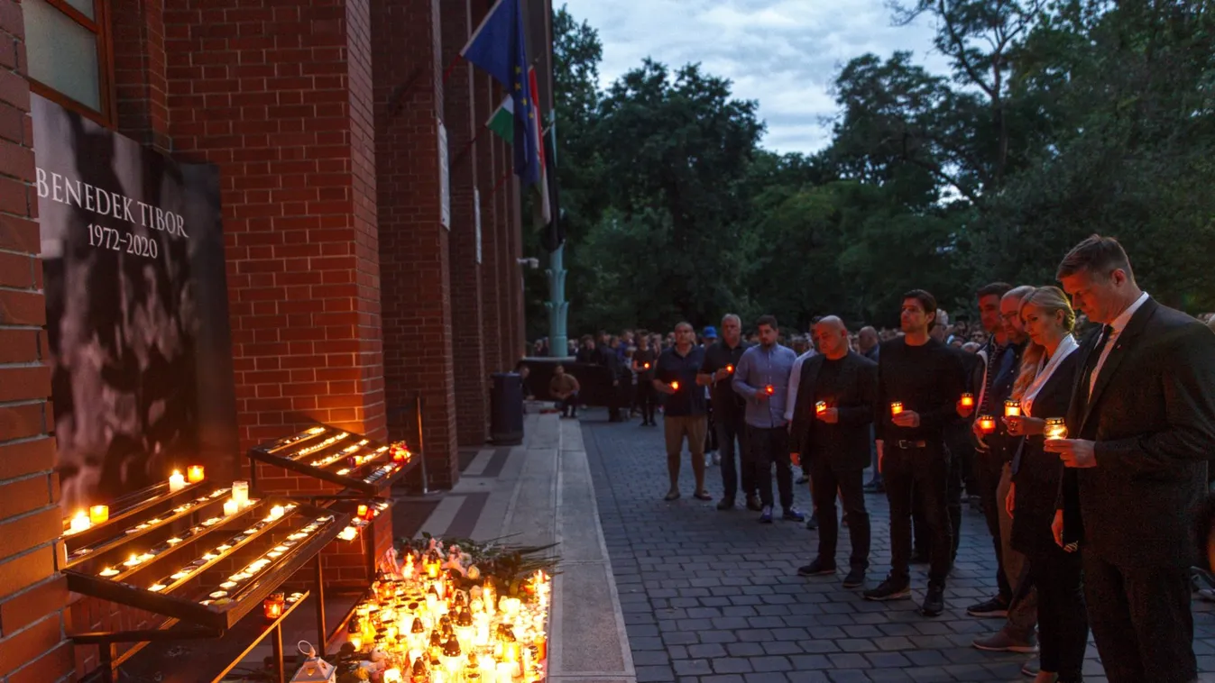 Mécsesek gyúltak, ezrek emlékeztek Benedek Tiborra