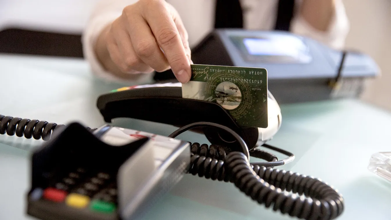 Elindult a roham a SZÉP-kártyákért