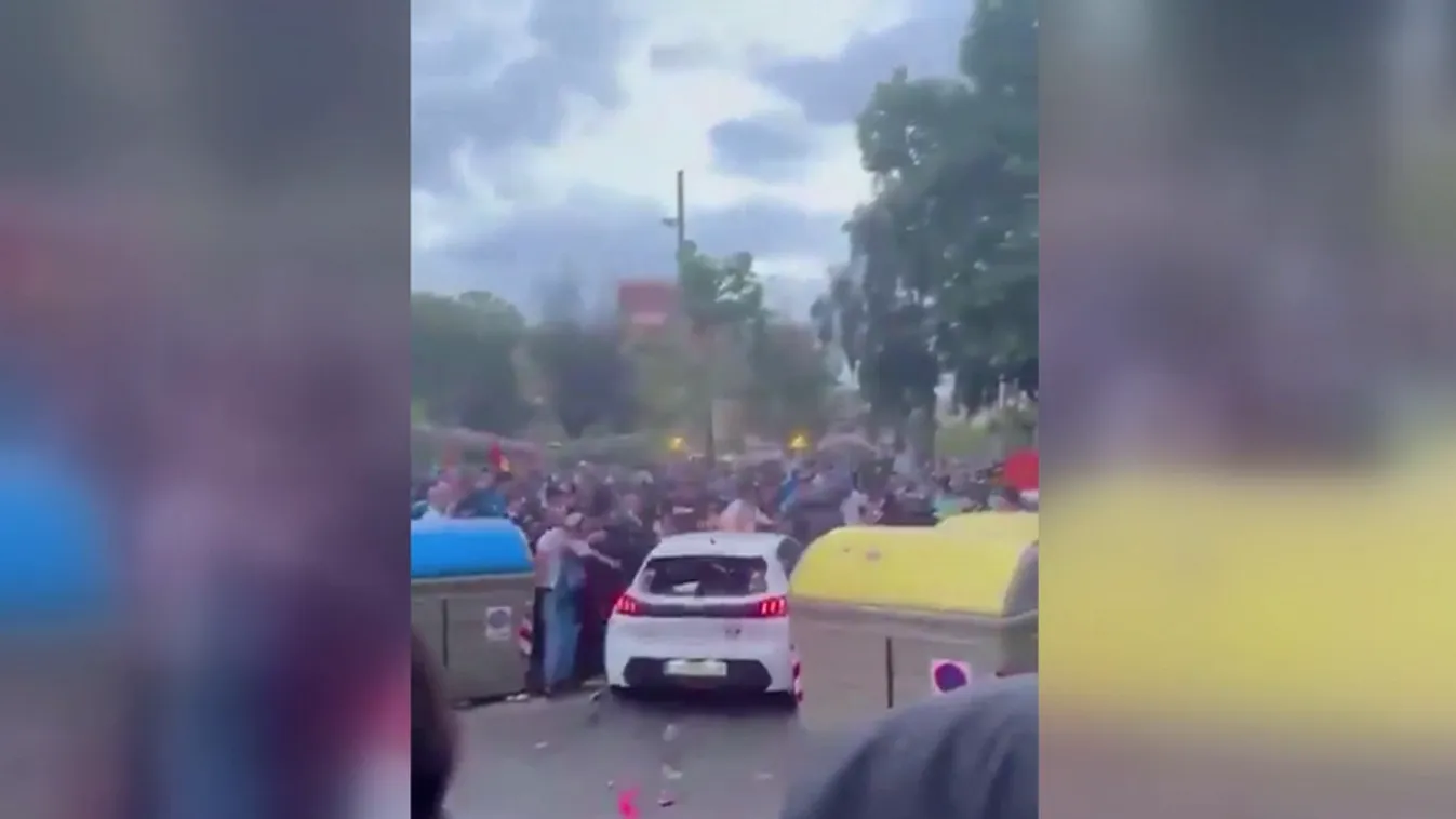 Espanyol-Barcelona meccs közelében hajtott tömegbe egy autó