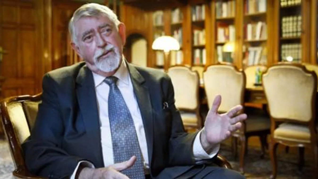 Kásler Miklós: Az omikron lefolyása enyhébb, mint a korábbi mutációké