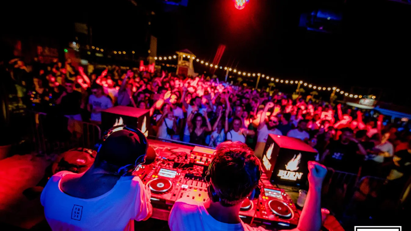 Teljes fordulaton pörög a siófoki Plázs