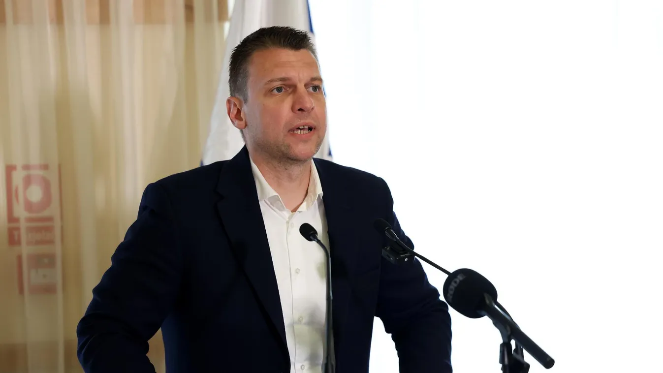 Menczer Tamás: Szórakoztató, mégis szánalmas, ahogy a Kicsi, Orbán Viktor figyelméért küzd