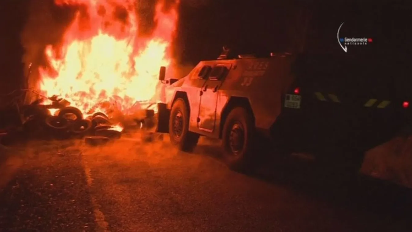 Egymásnak mentek a tüntetők és a csendőrök