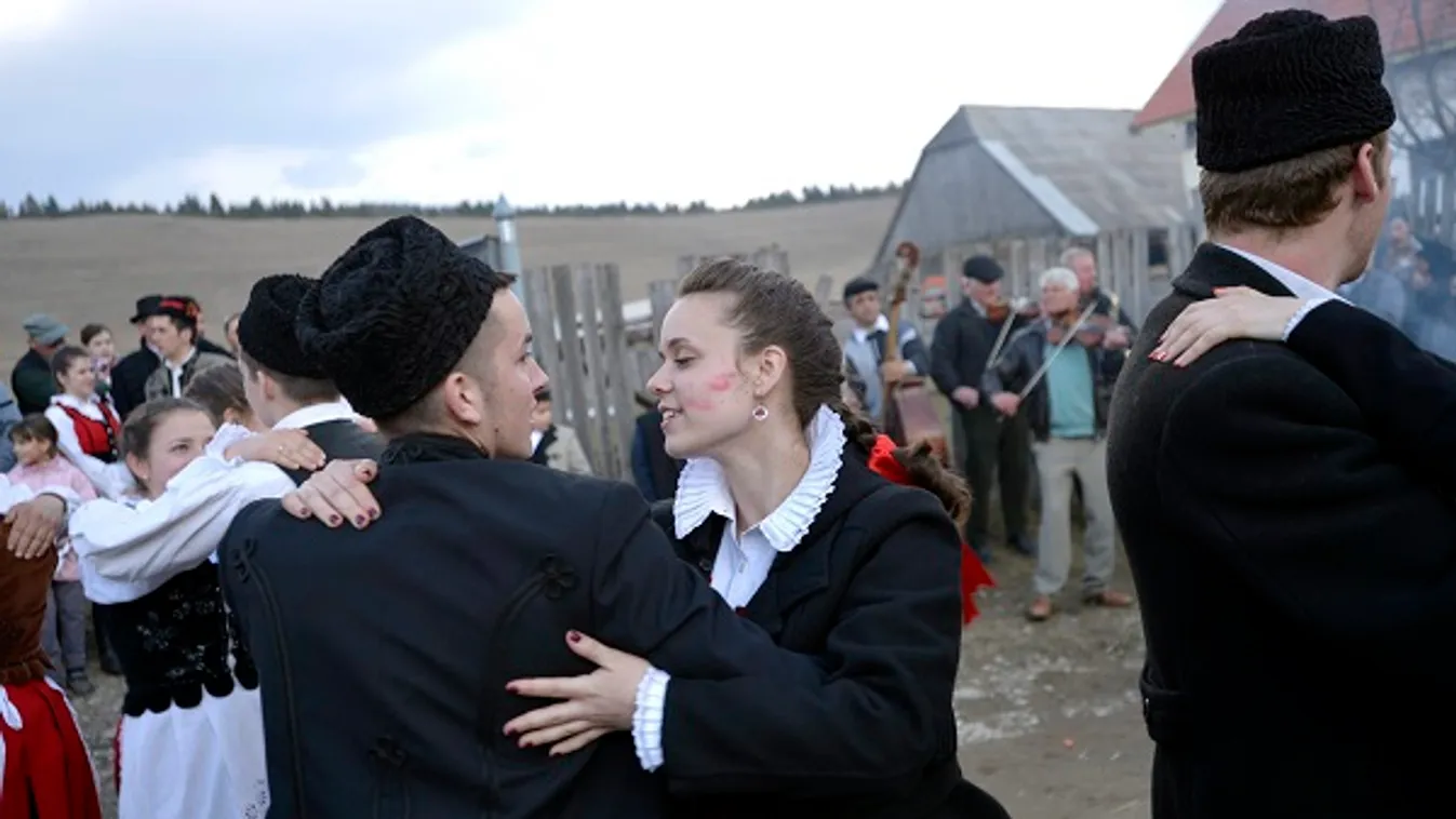 Farsang három napjába' – Vetítő