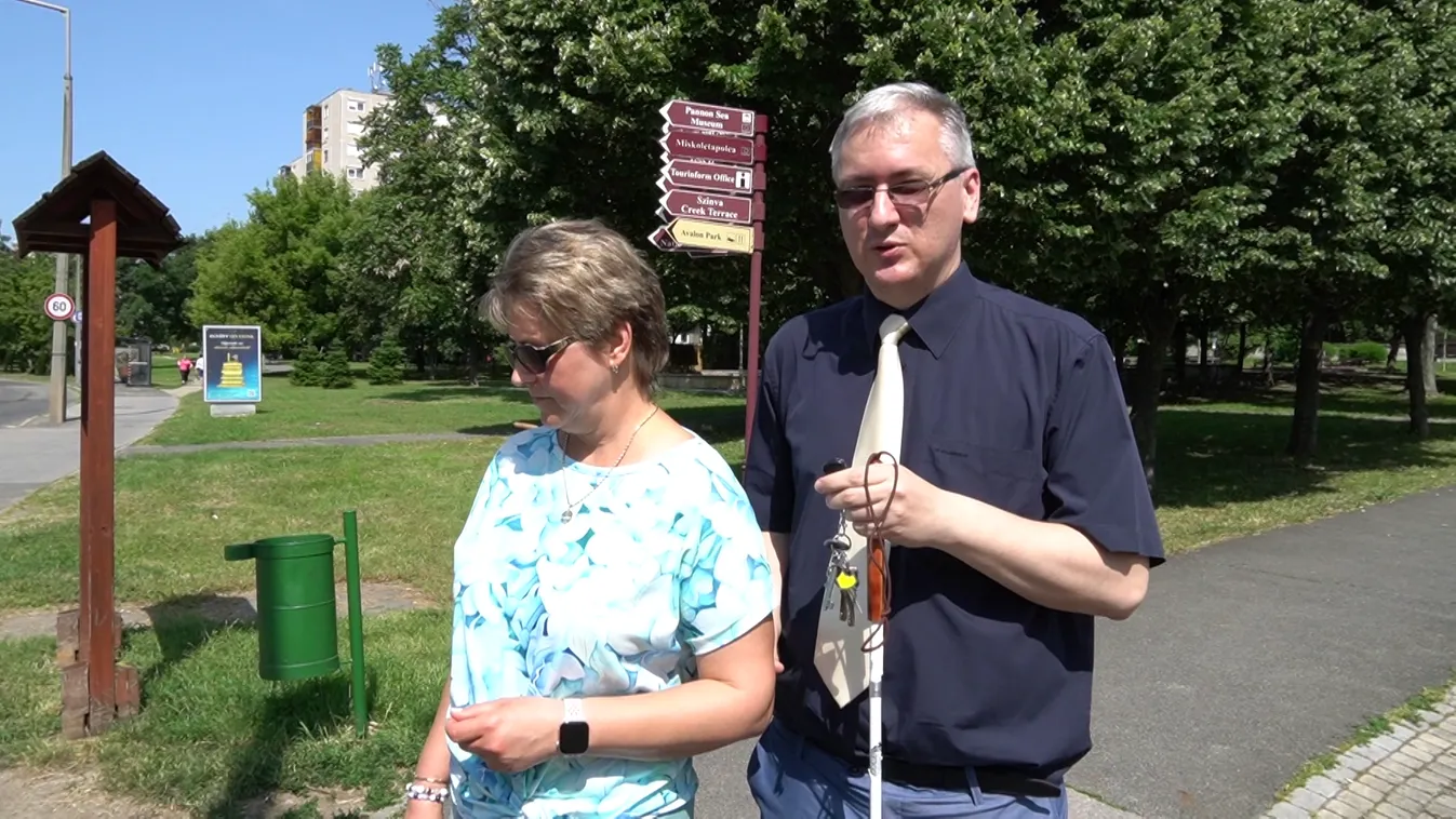 Beszédhangjelzést adó közlekedési lámpákat helyeztek működésbe Miskolcon + videó