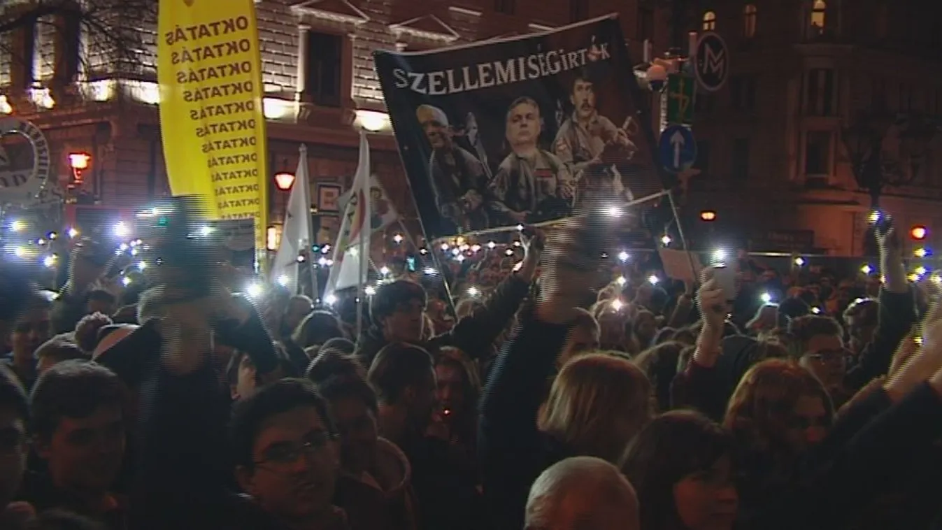 A diákok is ezreket vonzottak az utcára