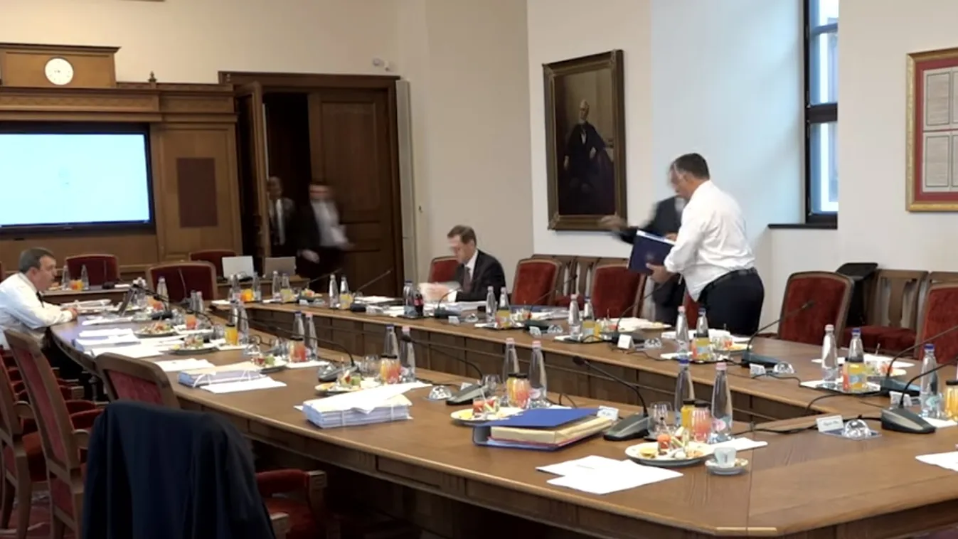 Timelapse videó készült a kormányülés előkészületéről