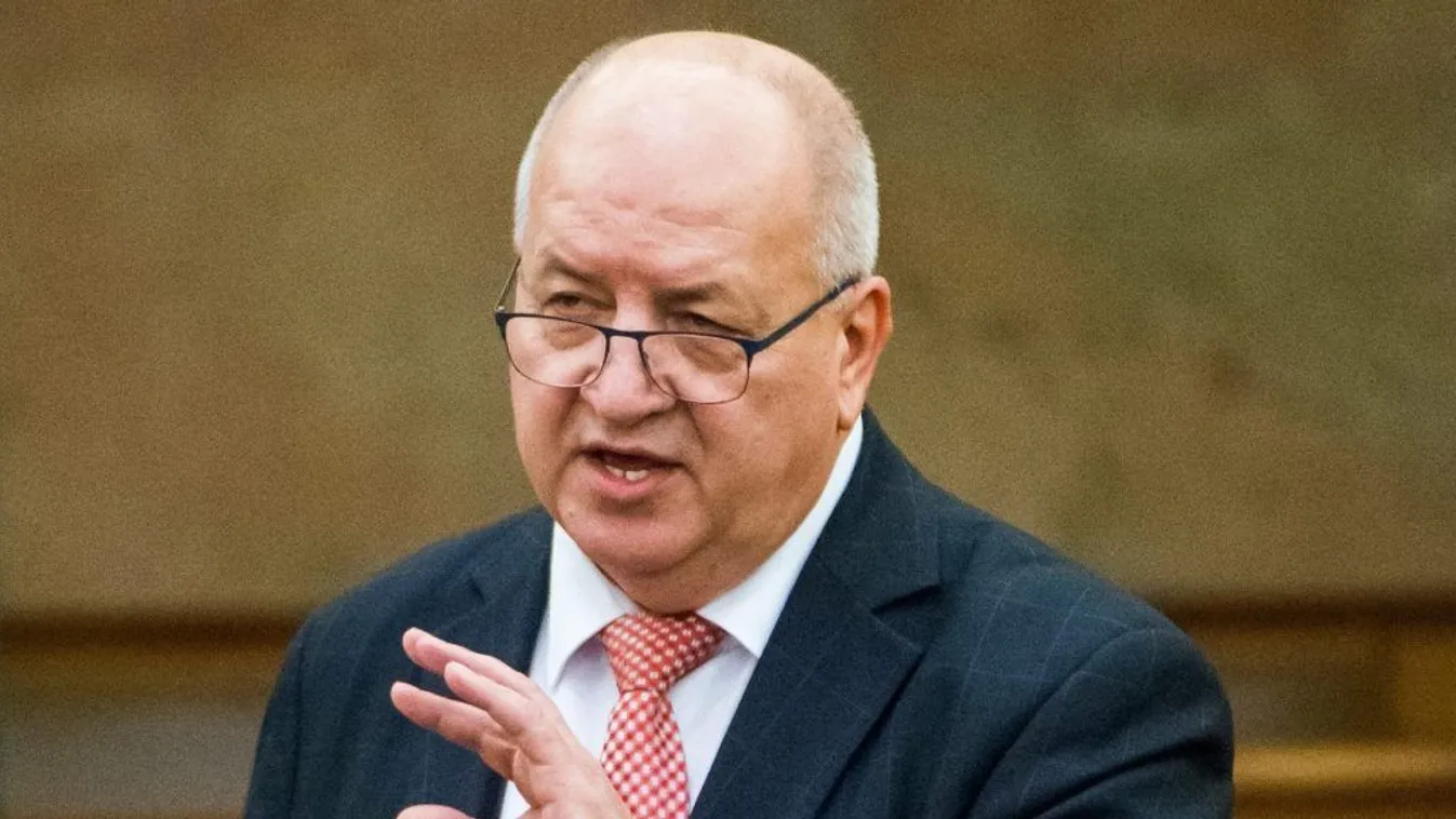 Korózs Lajos betiltotta volna azt a vakcinát, aminek az életét köszönheti