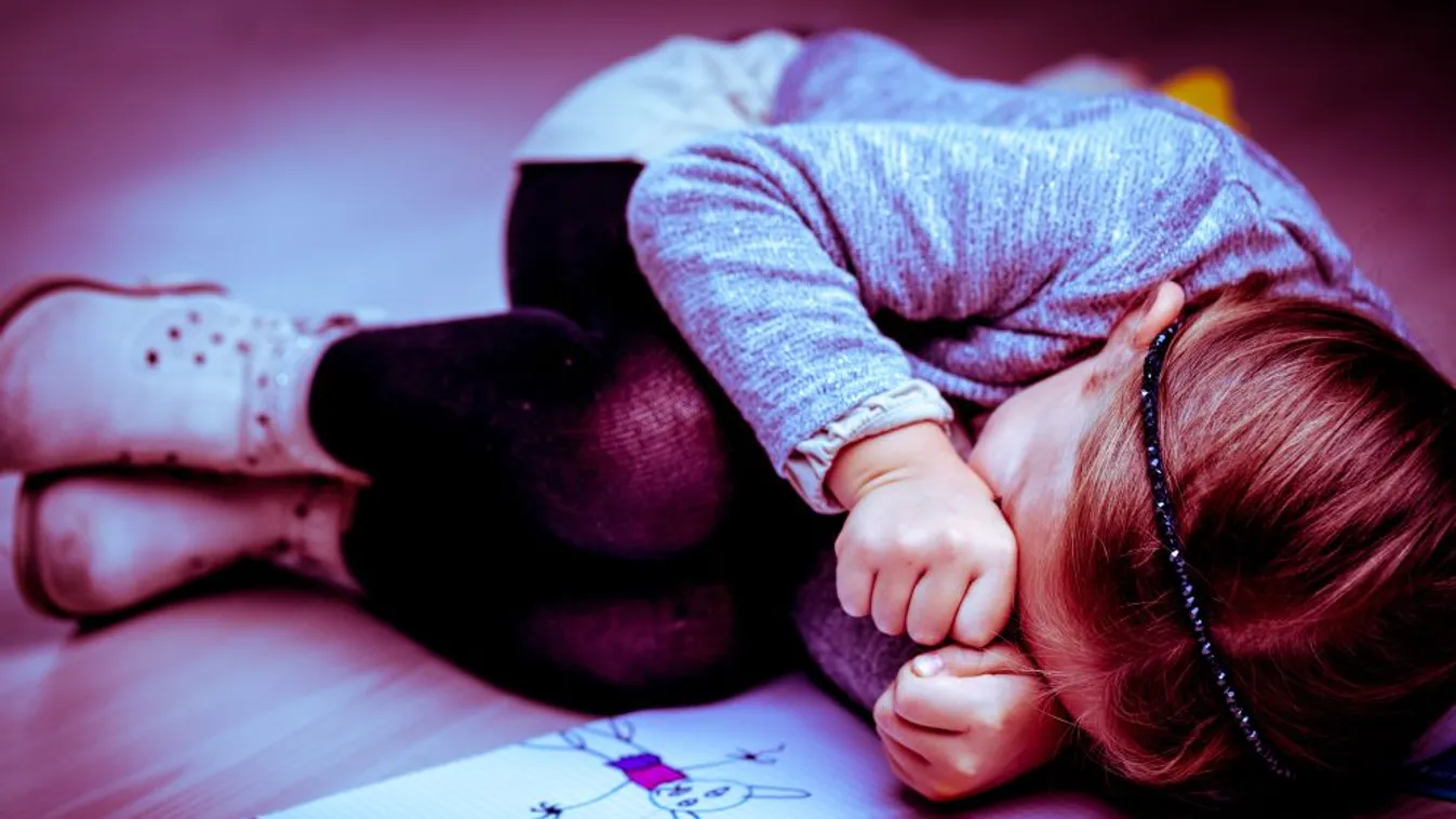 Szexuálisan bántalmazták négy kisgyereküket a szülők