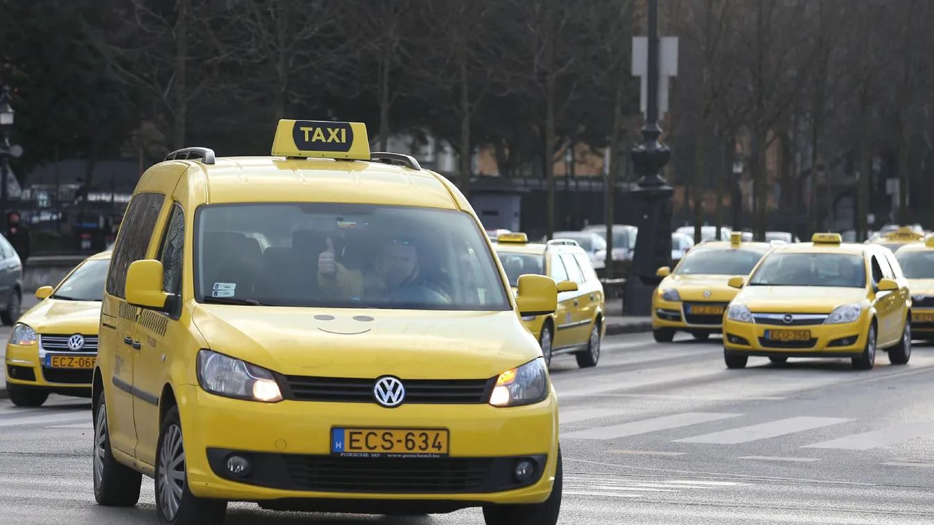 Csúcsforgalomra készülnek a taxisok az év utolsó napján