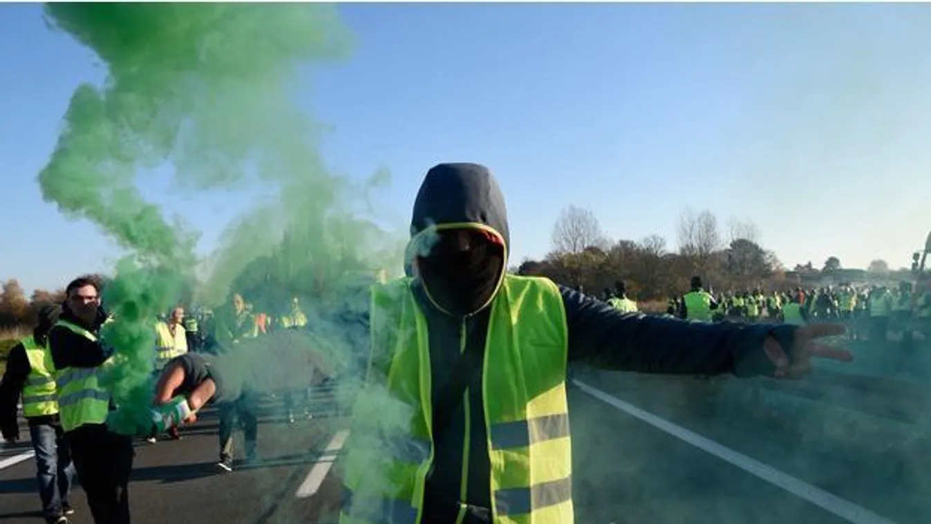 A meccseket is elhalasztják Franciaországban