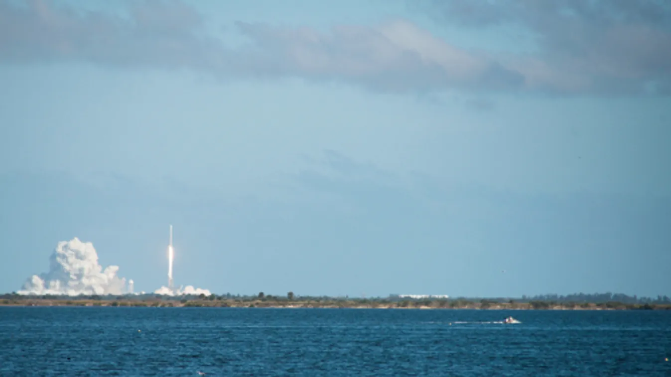 Négy asztronauta indult az űrállomásra a SpaceX első teljes értékű missziójában