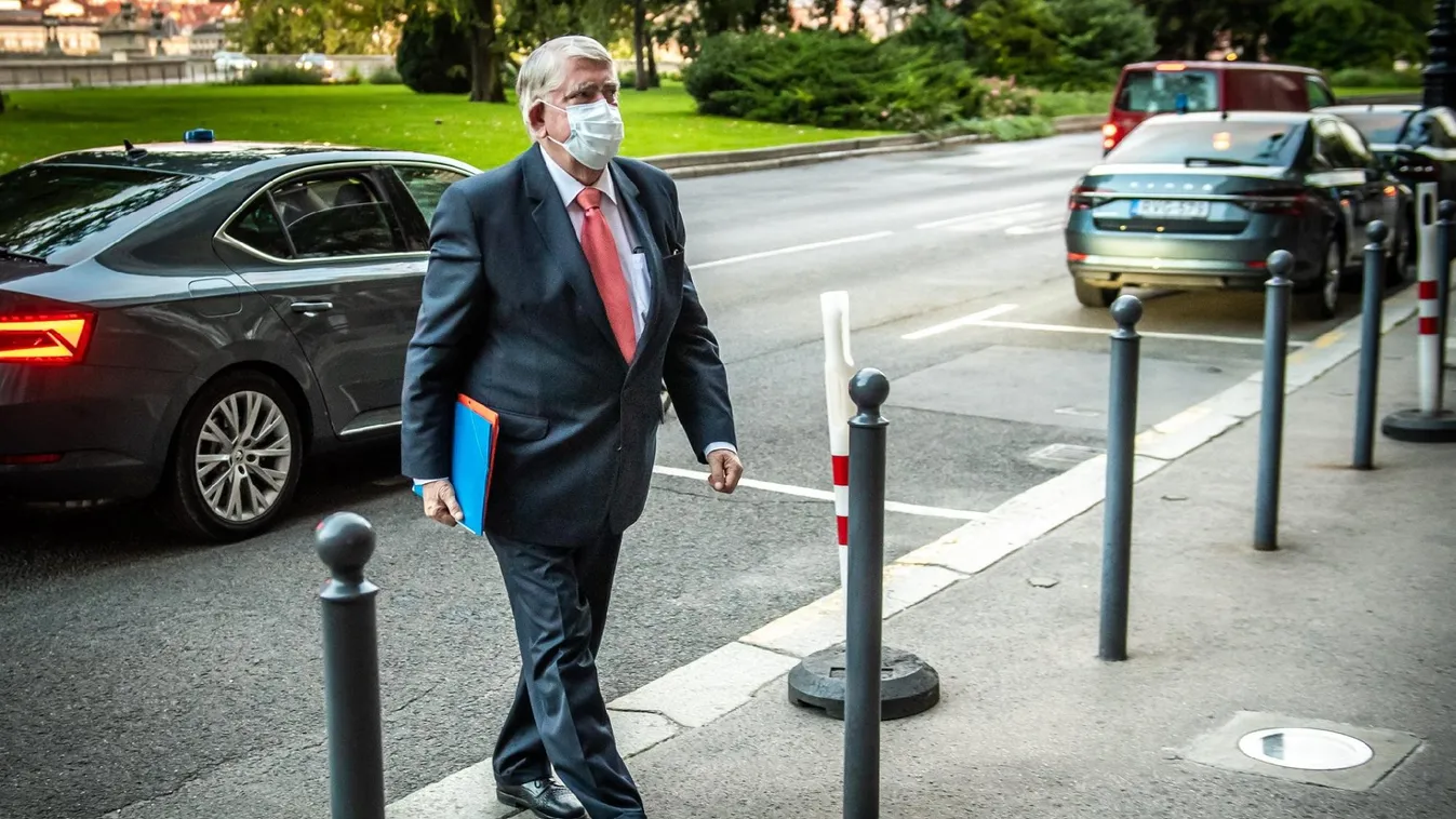 Kásler: Történelmi előrelépést jelent az egészségügyi dolgozók bérfejlesztése