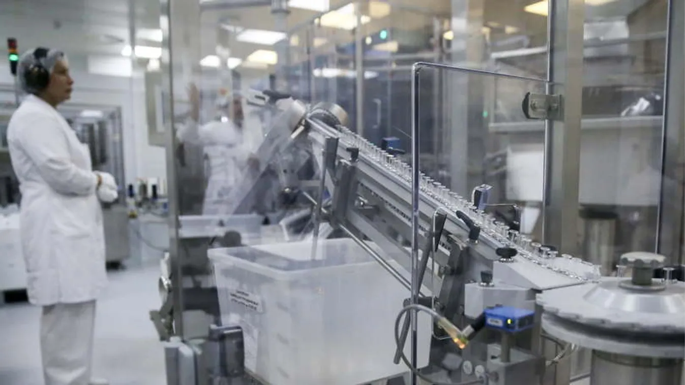 Mindenki a vakcina érkezésén dolgozik