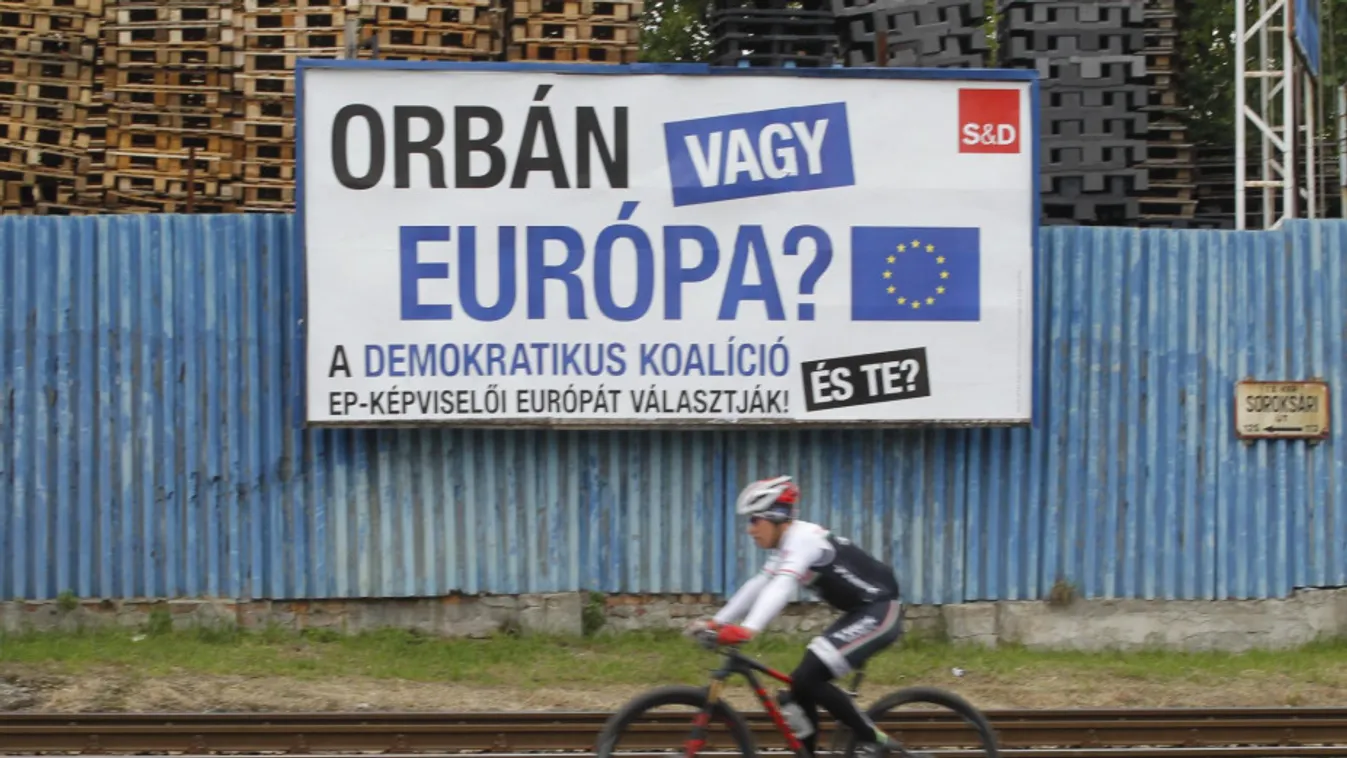 A DK plakátjait is leszedeti a kormány