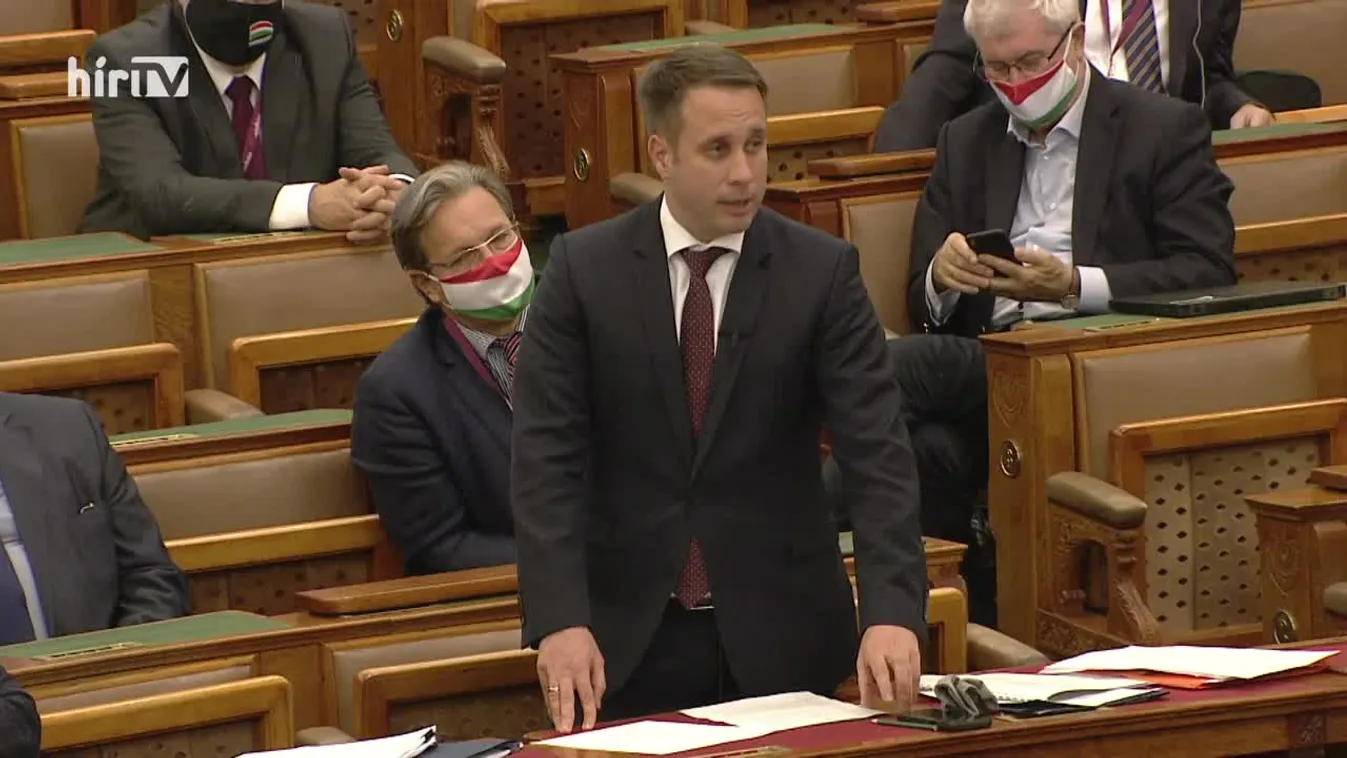 Kivonultak a Fidesz-KDNP képviselői a parlamentből Korózs Lajos felszólalása alatt