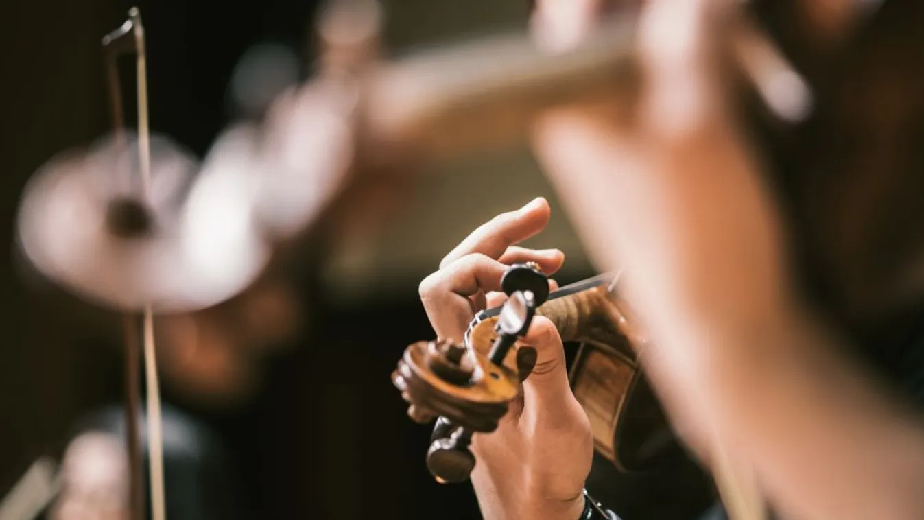 A MÁV Szimfonikus Zenekar ad ünnepi koncertet a Várkert Bazárban