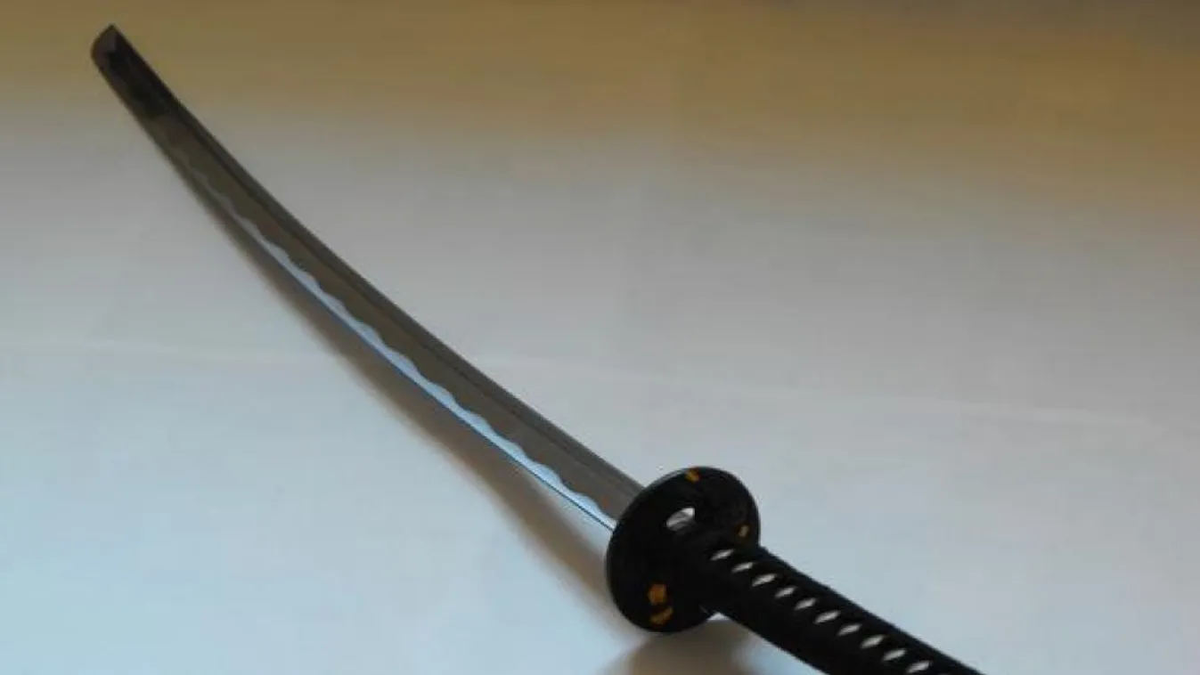 Karddal kényszerítették a szerződés aláírására