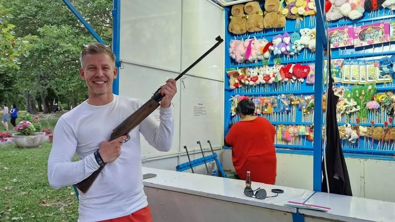 Légpuskával pózolt a Tisza Párt háborúpárti elnöke