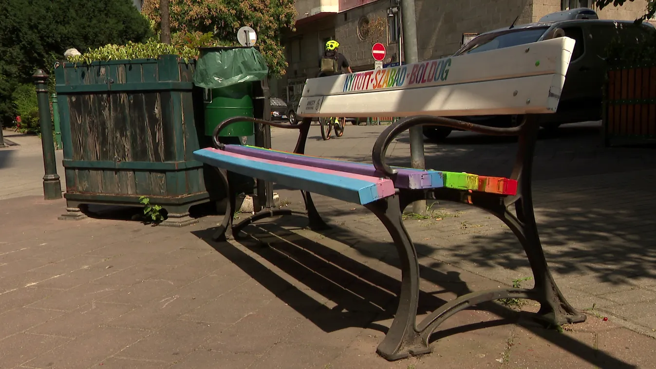 Újra szivárványszínű a ferencvárosi pad