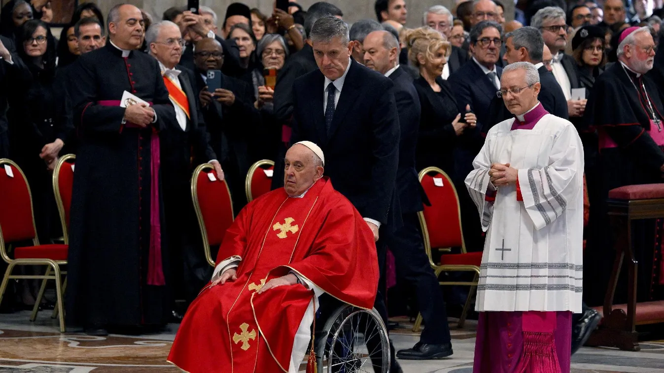 Ferenc pápa a mai világban megalázott Krisztusokról írt a nagypénteki meditációkban