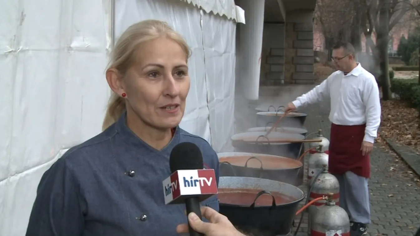 Kígyózott a sor a halászléért