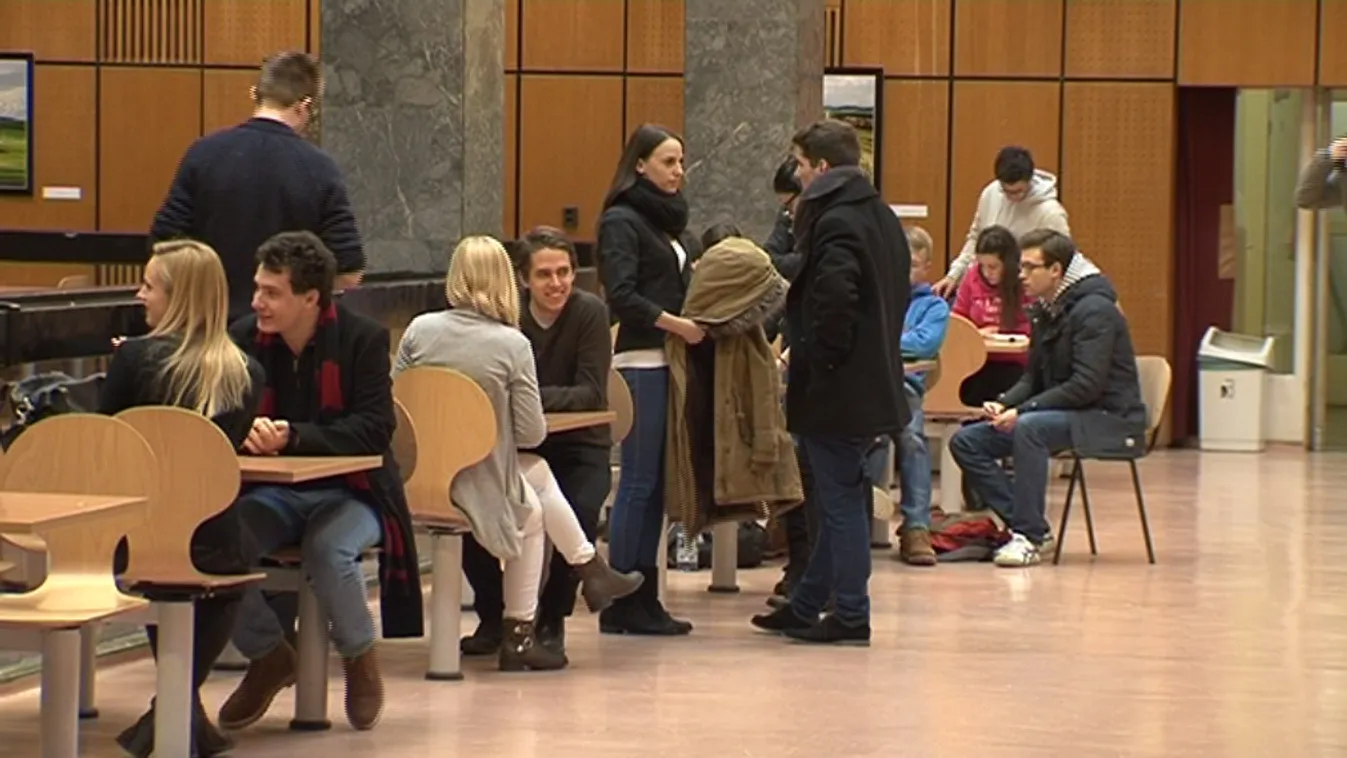 A fiatalok közel fele el akarja hagyni az országot