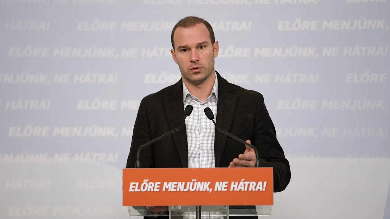 Hollik István: A baloldal a háború pártján áll