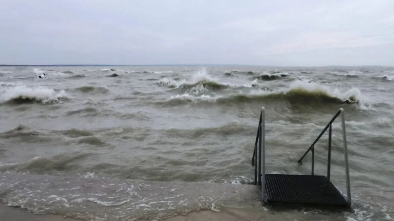 Több, mint 70 centimétert billent meg a Balaton
