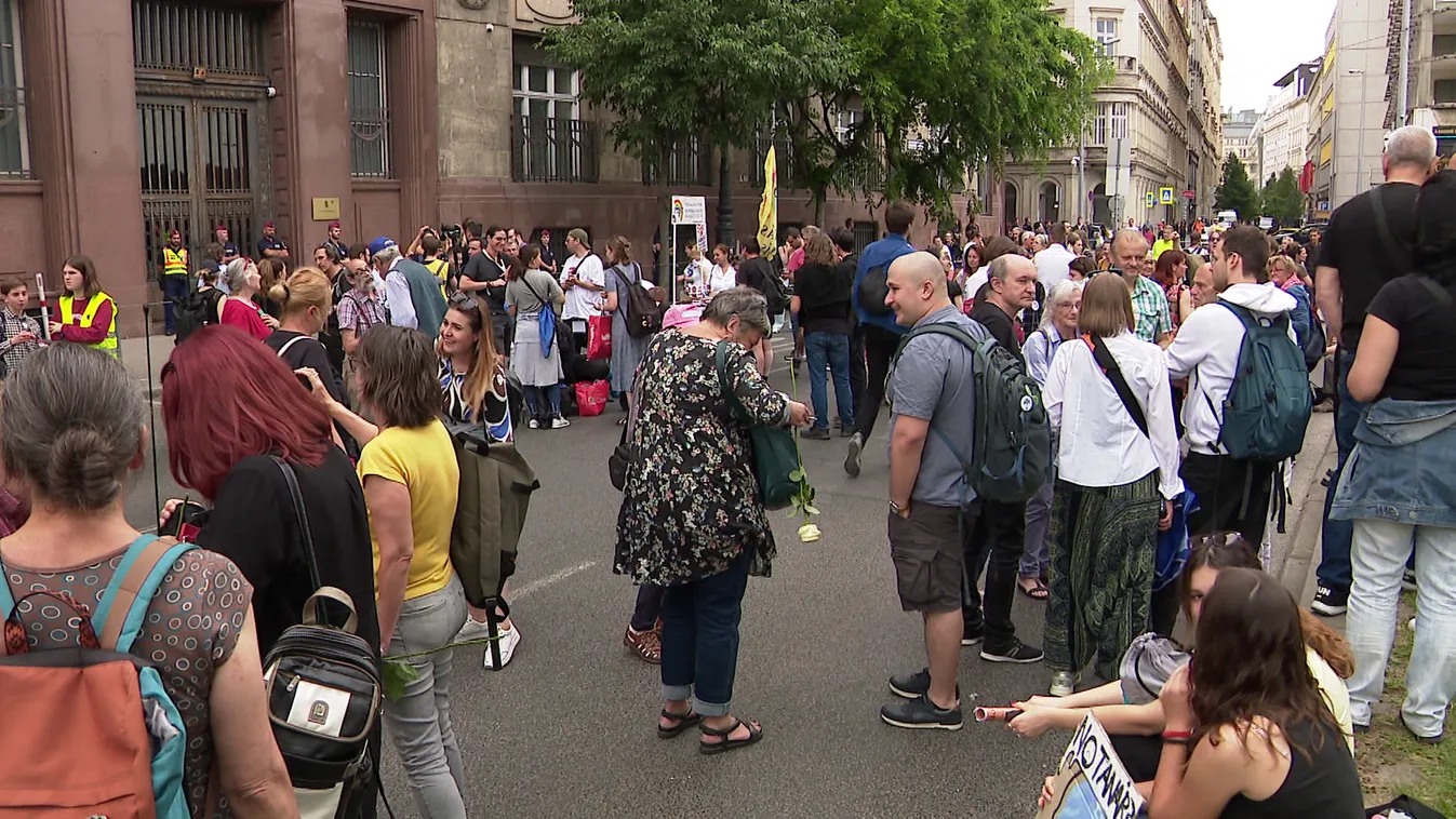 Ismét a Belügyminisztérium elé vonultak a diákok