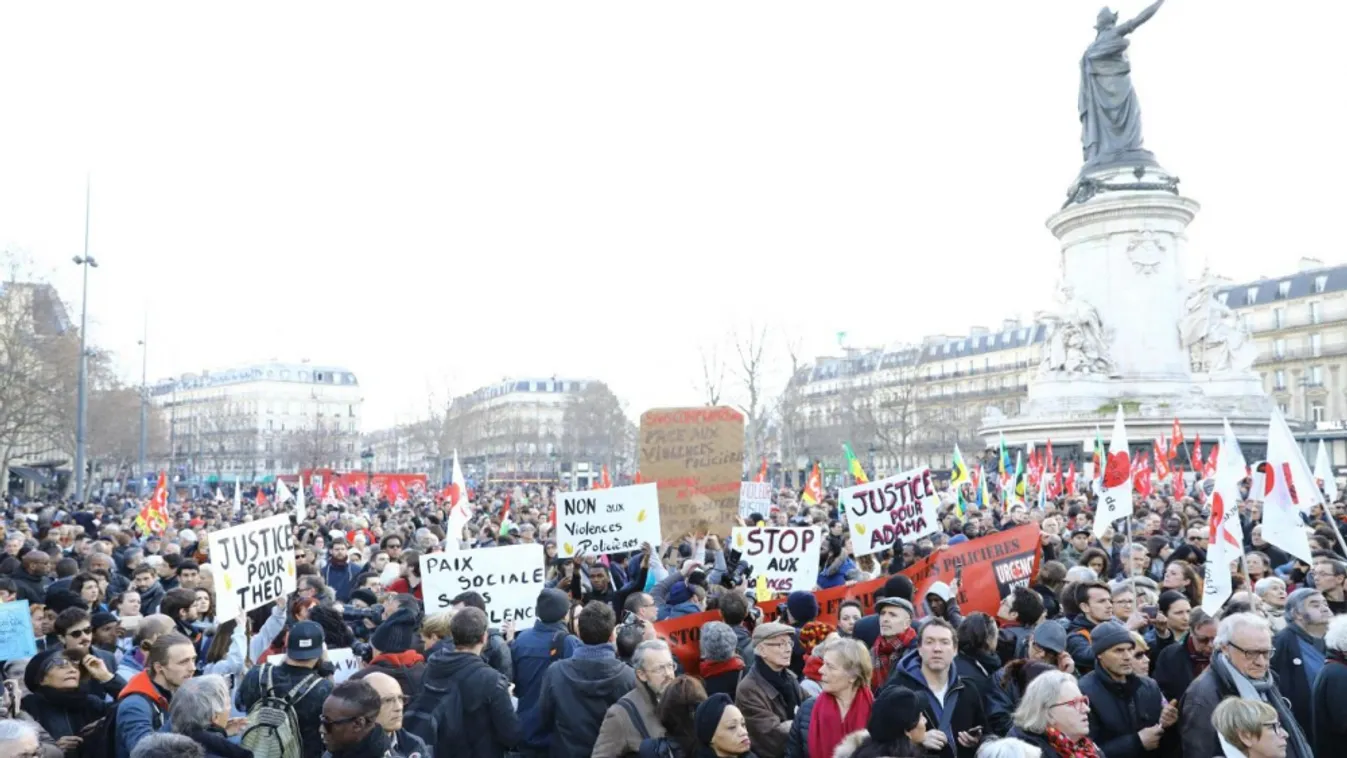 Macron-párti tüntetők vonultak Párizs utcáira