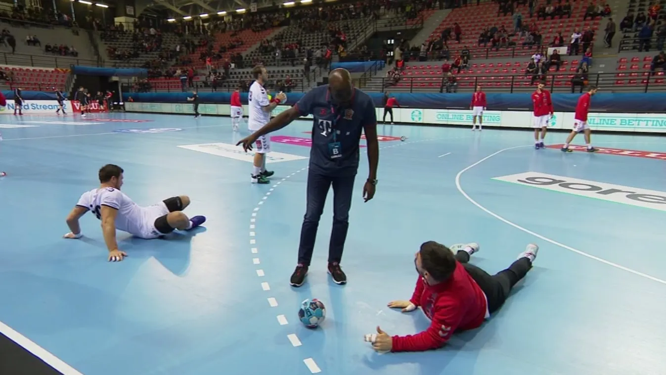 A 2019-20-as szezonban is David Davis irányítja a Veszprémet