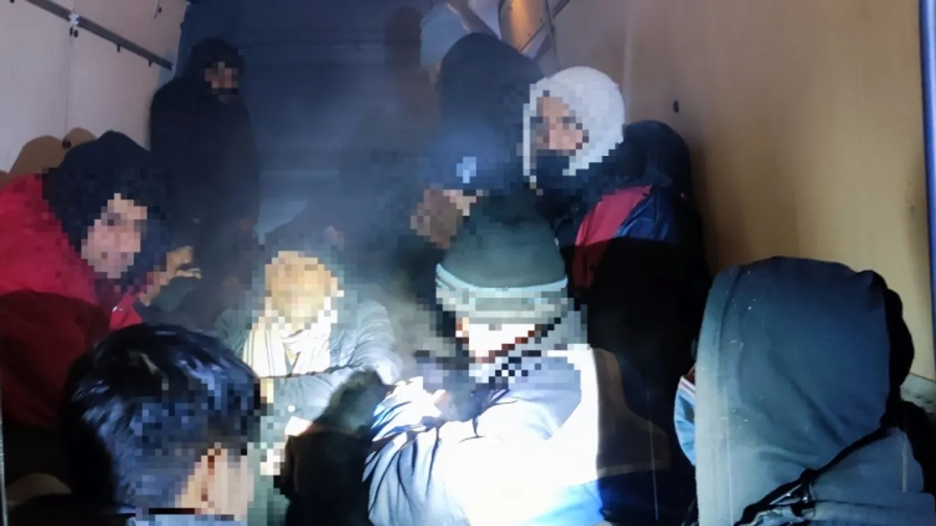 Mórahalomnál fogták el a belga embercsempészt