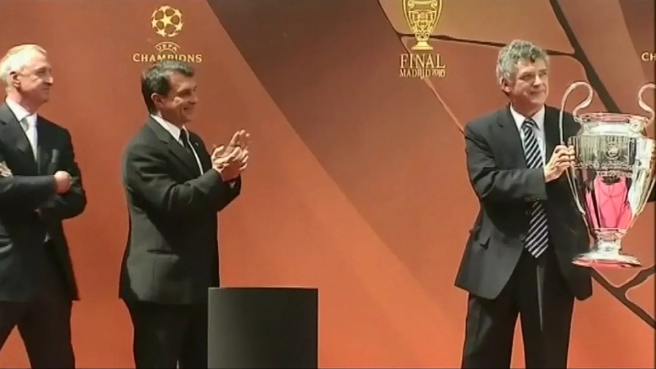 A FIFA-nál és az UEFA-nál is lemondott a sportvezető