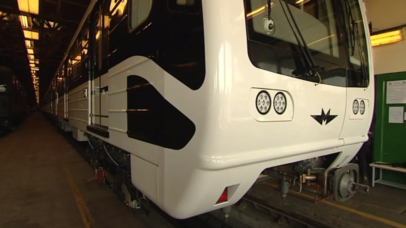 Fakocka állította le ma a felújított 3-as metrót