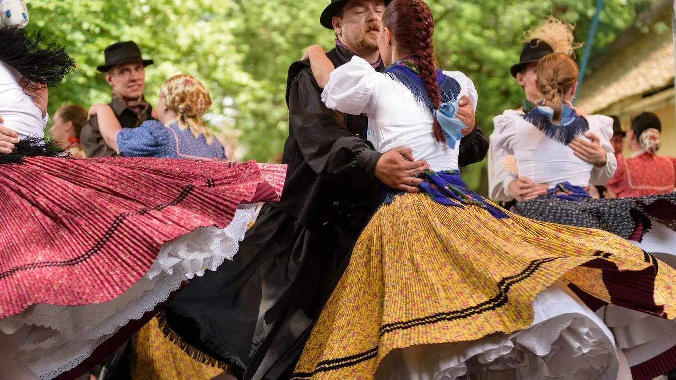 Száz néptáncos közös előadása emlékeztet a trianoni diktátumra