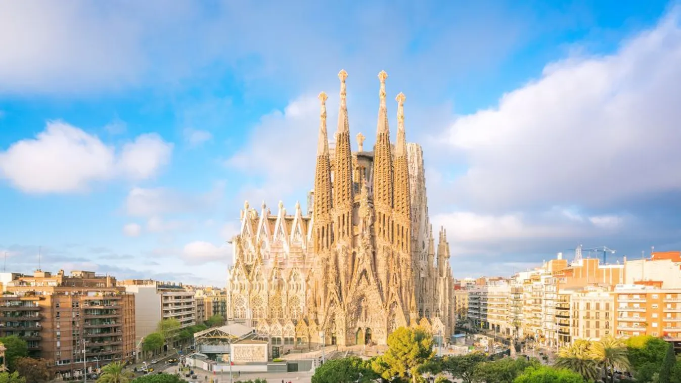 A Sagrada Família kilencedik tornyát decemberben adják át