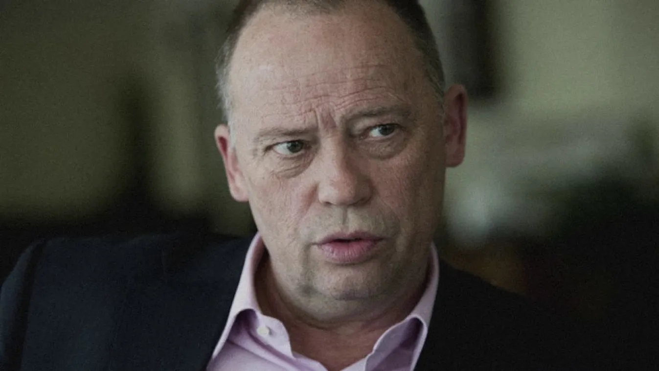 Főhős: „Kapitány, Kapitány, téves volt az irány”