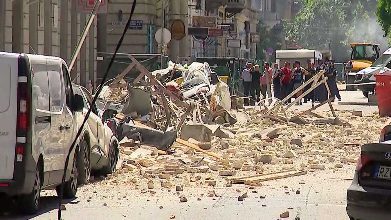 Megszólalt a kivitelező cég, ez okozhatta az épületomlást a Jókai utcában