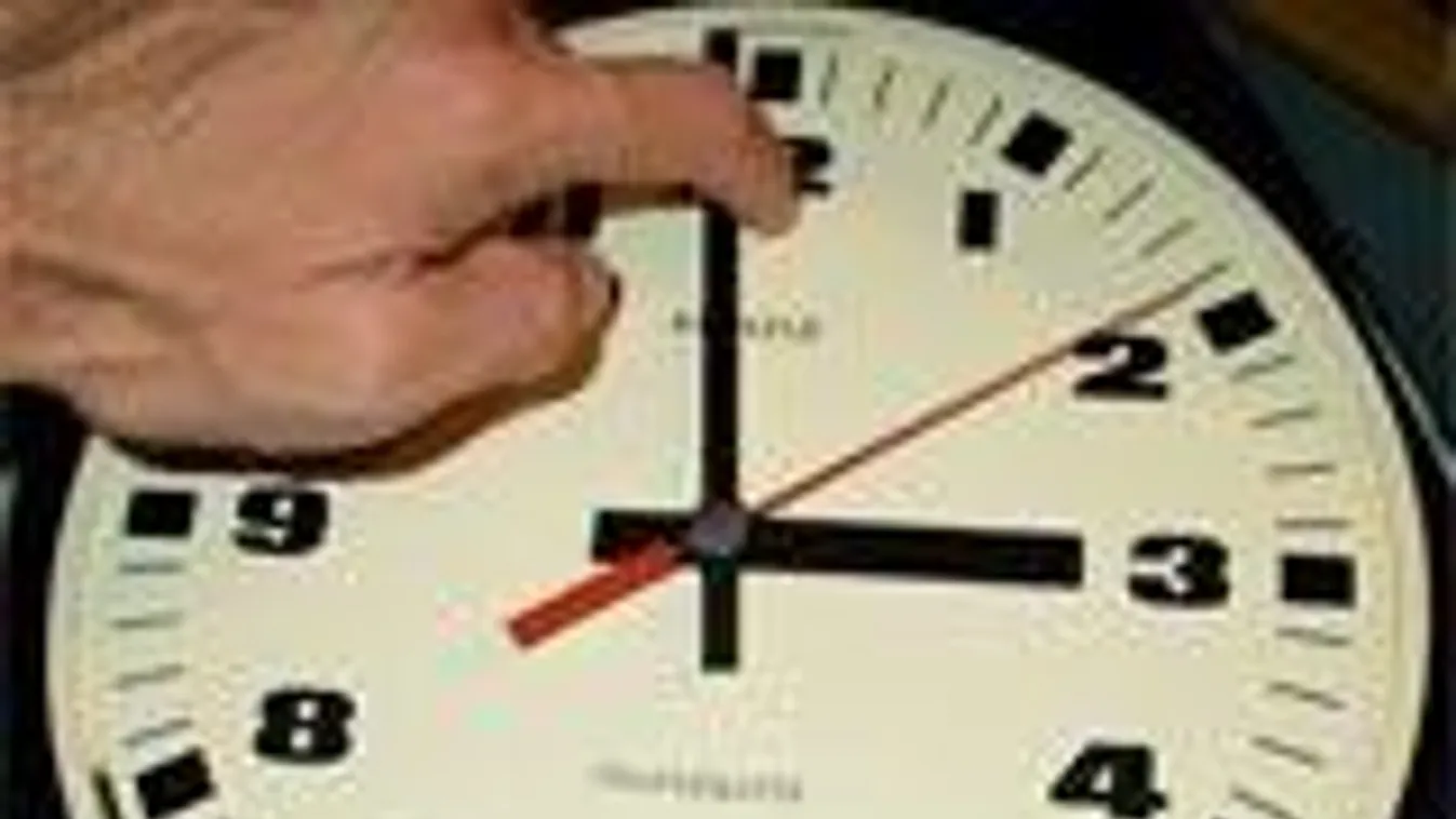 A Mávinform, a Volánbusz és a BKK éjjeli járatait is érinti a téli időszámítás kezdete