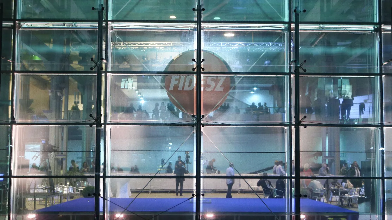 A Fidesz népszerűsége töretlen, az ellenzék szétesett