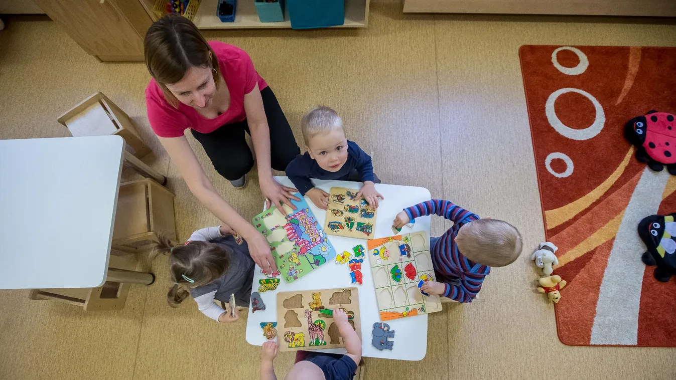 Milliárdokért küldene szociális segítőket az iskolákba az Emmi
